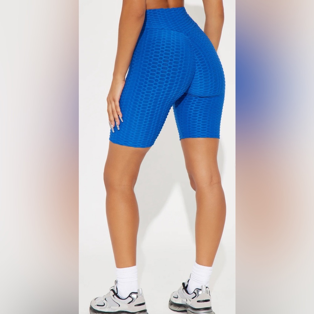 Fashion Nova/Blue Textured Scrunch Butt And Sports Bra Set-Size Small NWT💙 - Picture 3 of 8